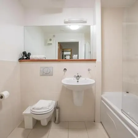 Apartman City Centre Mondern 1 Bed Apt - Sleeps 4 Open Booking